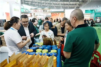 我與中部農(nóng)博會(huì)的24年 | 集團(tuán)公司副董事長(zhǎng)吳浩人：連續(xù)24年參加，進(jìn)行品牌展示與新品推廣